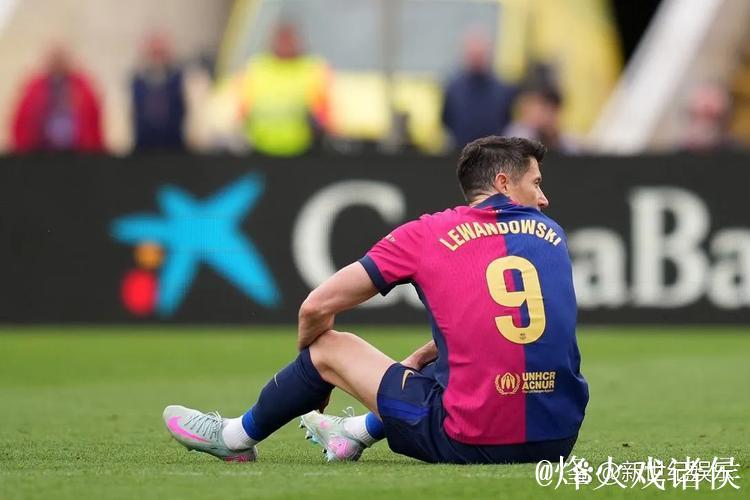 莱万愿大幅降薪续约巴萨,德科称需综合评估 莱万愿大幅降薪续约巴萨,德科称需综合评估